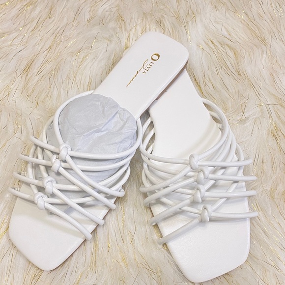 Shop Official Bee Cute Women’s Sandals - Picture 3 of 5